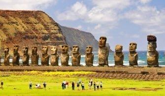enchanting-travels-chile-tours-moais-of-ahu-tongariki-on-easter-island-chile
