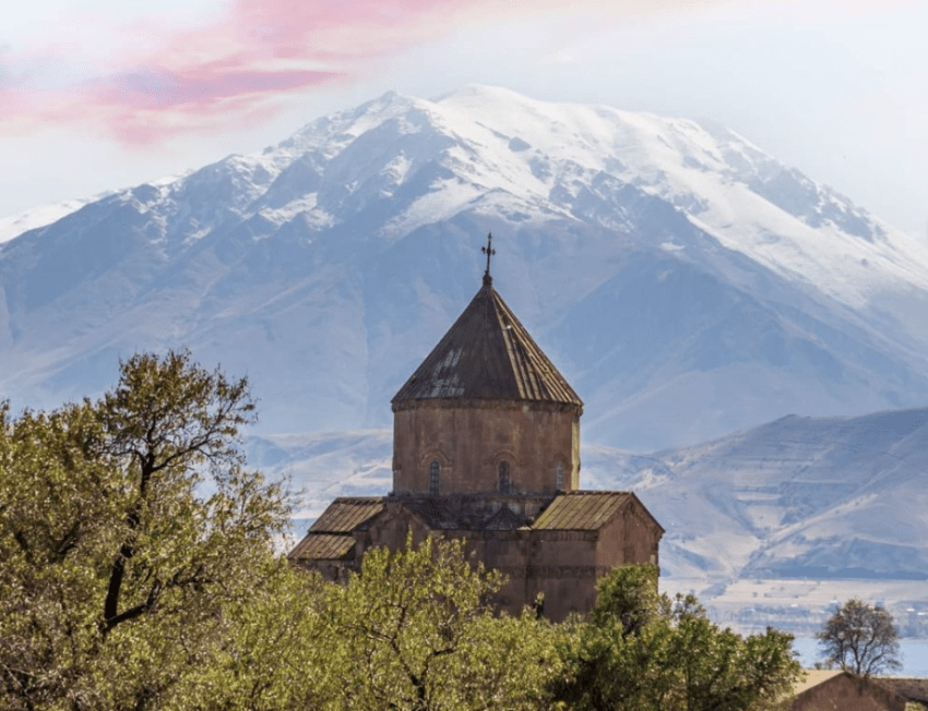 Akdamar Kilisesi