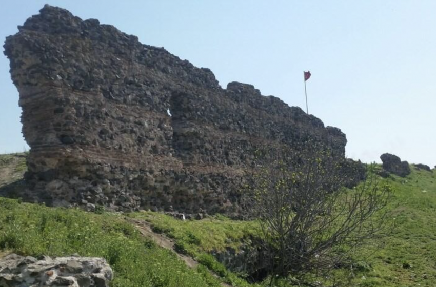 Varla Yoklu Arasında Çorlu Kalesi